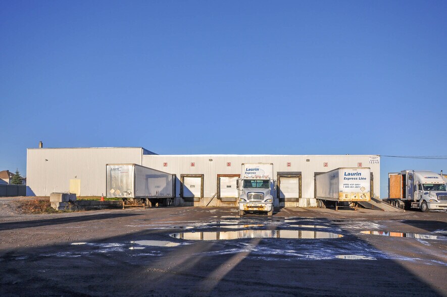 More Photos Of 1065 Av des Perron, Laval Warehouse For Lease