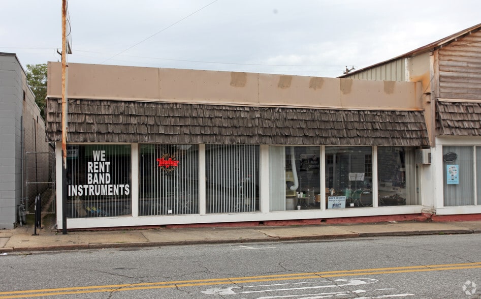 More Photos Of 920 S Chapman St, Greensboro Storefront For Lease