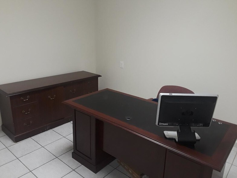 More Photos Of 8370 W Flagler St, Miami Medical For Lease