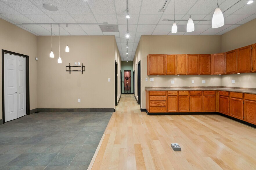 More Photos Of 4702 Eastern Ave, Kansas City Warehouse For Sale