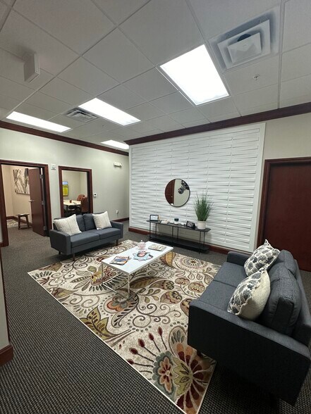 More Photos Of 7065 Westpointe Blvd, Orlando Loft Creative Space For Sale