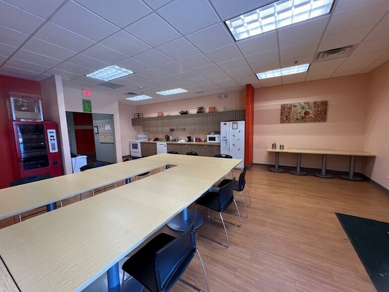 More Photos Of 1150 McConnell Rd, Woodstock Warehouse For Lease