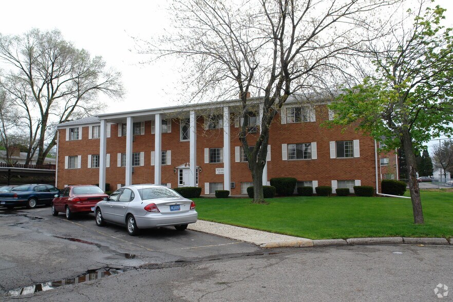 More Photos Of 3225-3227 Holiday Dr, Lansing Apartments For Sale