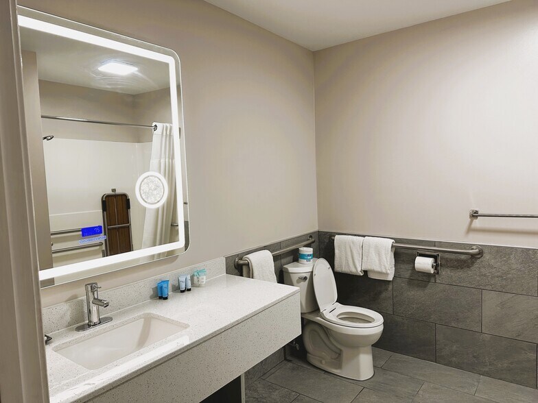 More Photos Of 2439 Old Philadelphia Pike, Lancaster Hotel For Sale