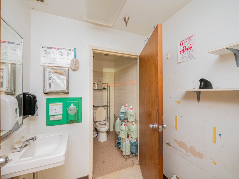 More Photos Of 700 Dyer St, Rockdale Healthcare For Sale