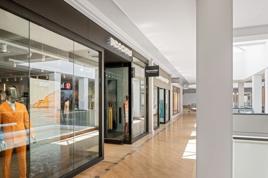 More Photos Of 97 Plaza Frontenac, Saint Louis Unknown For Lease