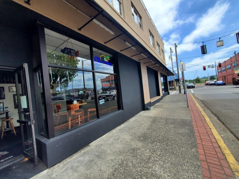 More Photos Of 295 S Broadway, Coos Bay Restaurant For Sale