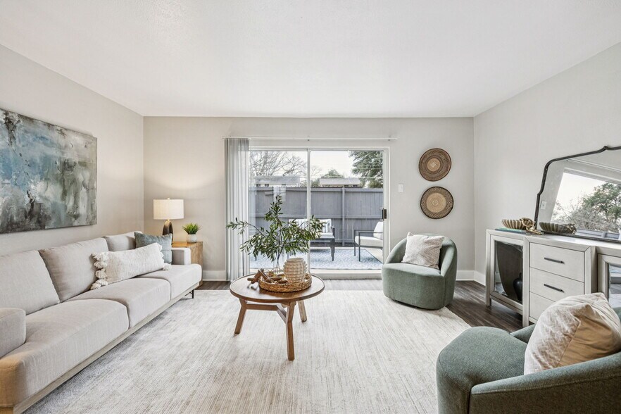 More Photos Of 15545 El Estado Dr, Dallas Multifamily For Sale