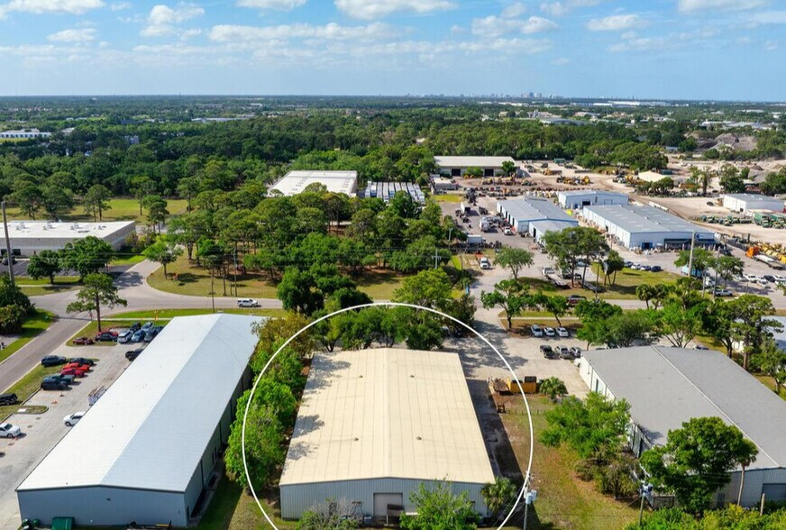 More Photos Of 2953 E 63rd Ave, Bradenton Warehouse For Sale