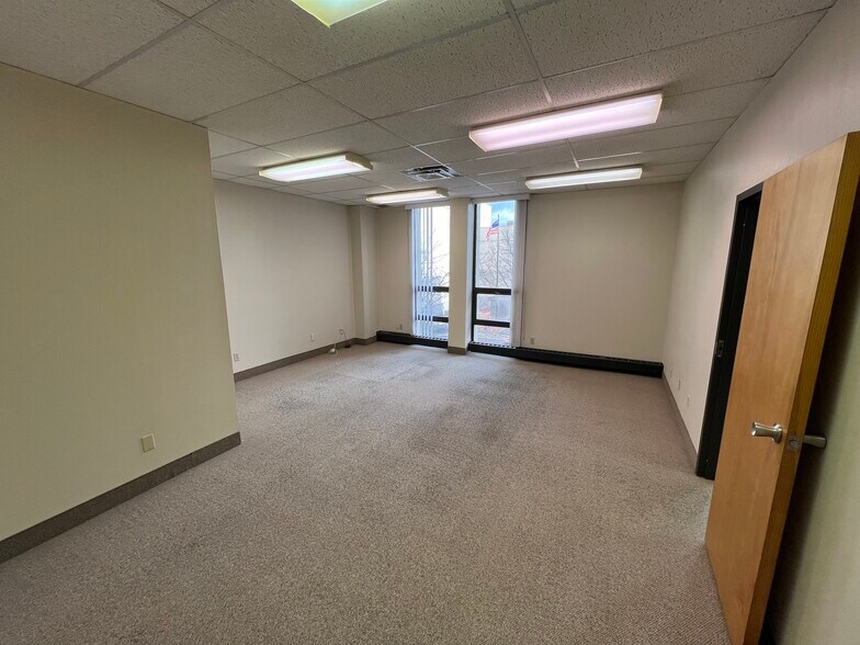 More Photos Of 160 E Main St, Decatur Office For Lease