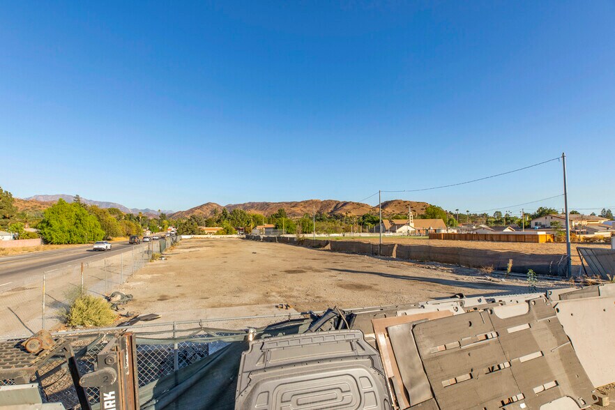 More Photos Of 9052-9058 Sunland Blvd, Sun Valley Office For Sale