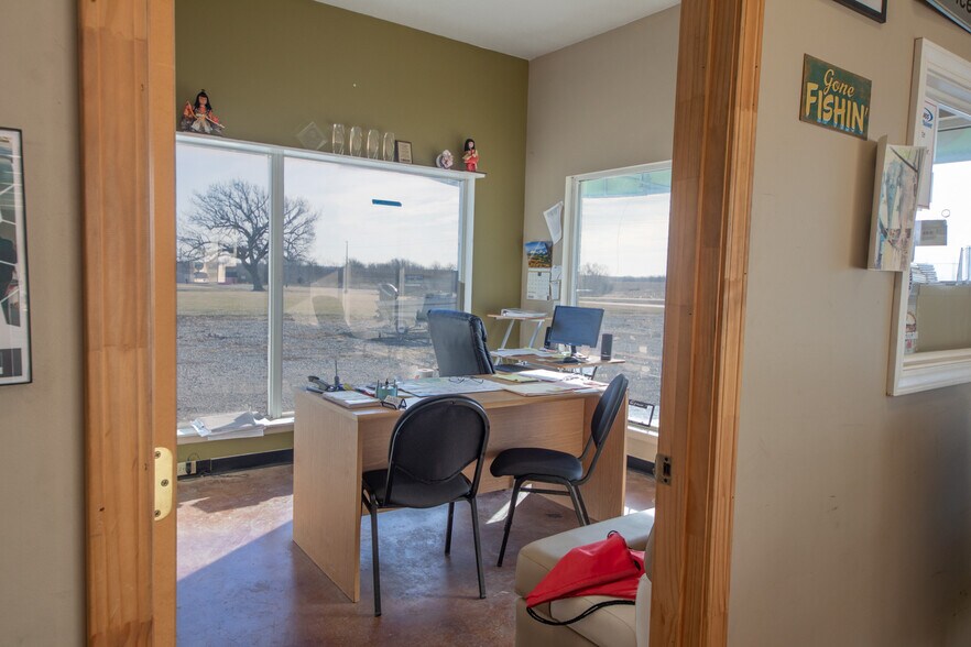 More Photos Of 375 NW US Highway 50, Centerview Light Distribution For Sale