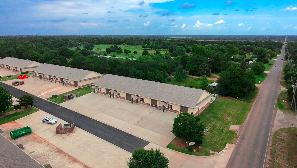 More Photos Of 7042 Highwater Cir, Edmond Light Distribution For Lease