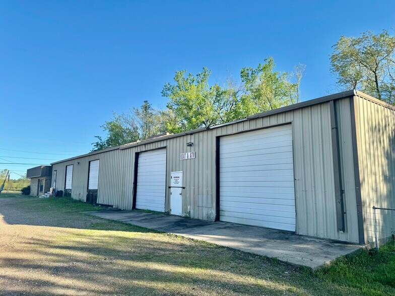 More Photos Of 2190 S Church St, Paris Warehouse For Sale