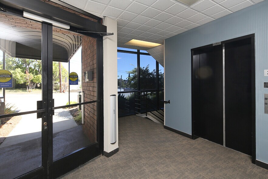 More Photos Of 4515 Ocean View Blvd, La Cañada Flintridge Medical For Lease
