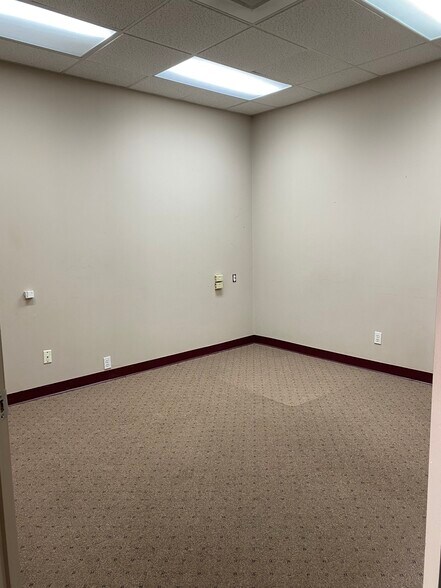 More Photos Of 1371 Deer Park Ave, North Babylon Storefront Retail Office For Lease