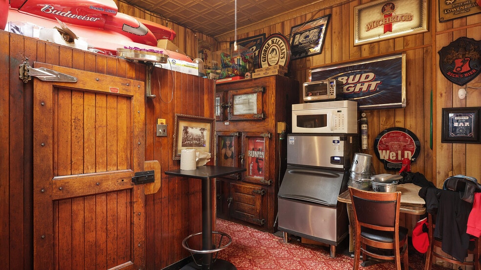 More Photos Of 45-47 Franklin St, Bloomfield Bar For Sale