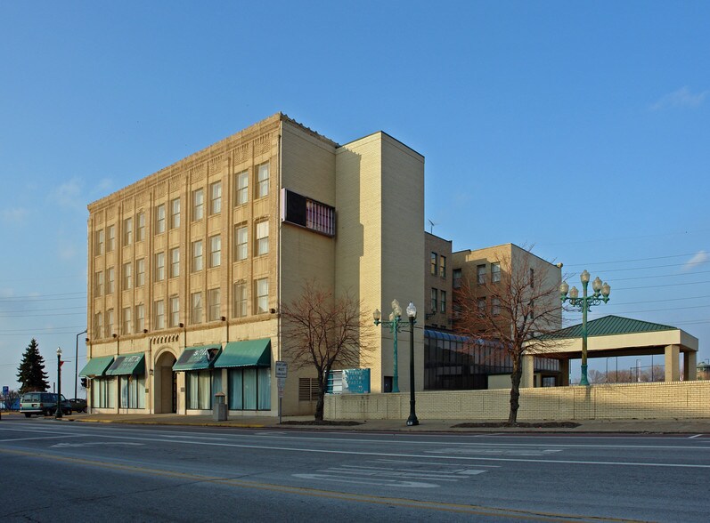 More Photos Of 301 Broadway, Lorain Hotel For Sale