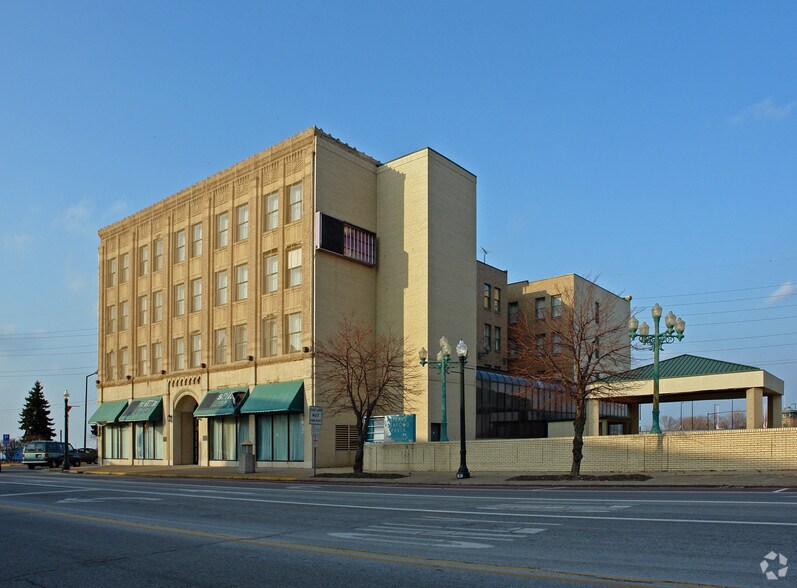 More Photos Of 301 Broadway, Lorain Hotel For Lease