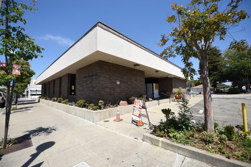 More Photos Of 1414 Webster St, Alameda Bank For Sale