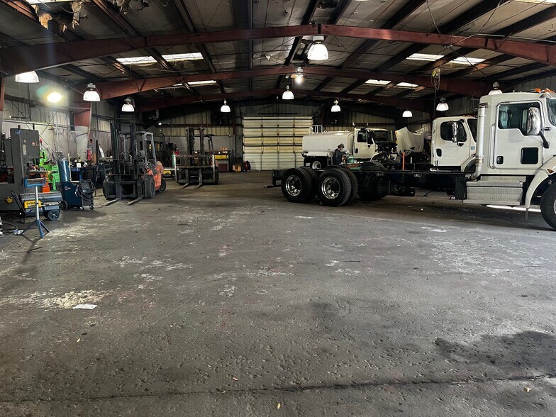 More Photos Of 2900 James L Redman Pky, Plant City Freestanding For Lease