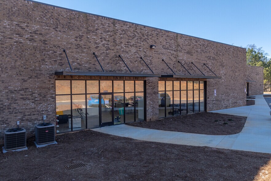 More Photos Of 1325 Calvary Creek Pky SW, Gainesville Showroom For Lease