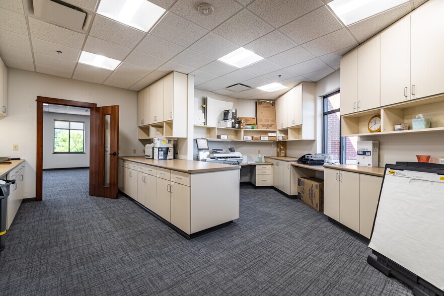 More Photos Of 2 Copeland Ave, La Crosse Office For Sale