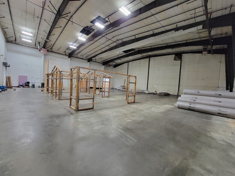More Photos Of 808 W Cherokee St, Sioux Falls Industrial For Sale