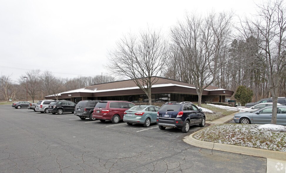 More Photos Of 7650 Dixie Hwy, Clarkston Medical For Lease