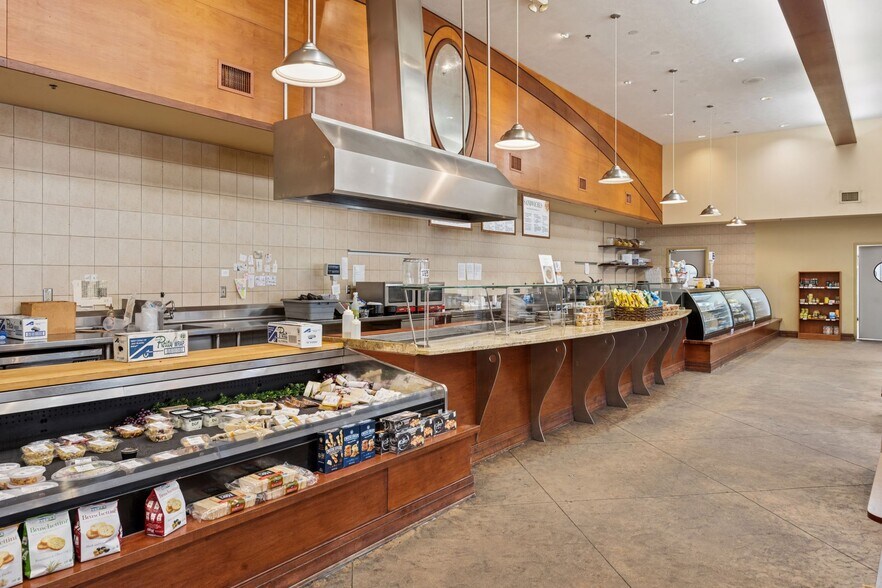 More Photos Of 981 Sibley Memorial Hwy, Lilydale Restaurant For Sale