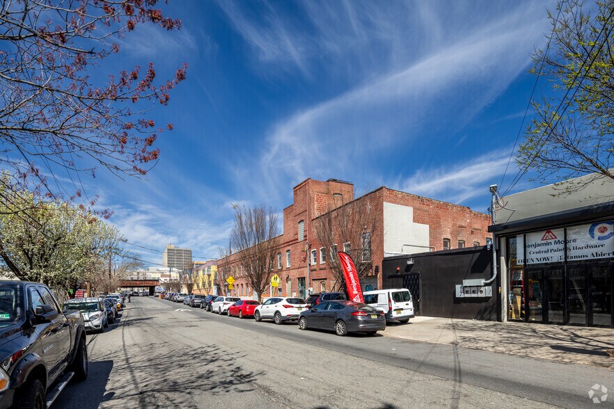 More Photos Of 17 New York Ave, Newark Warehouse For Lease