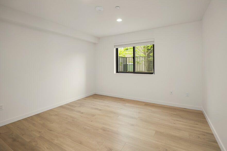 More Photos Of 9021 17th Ave SW, Seattle Apartments For Sale