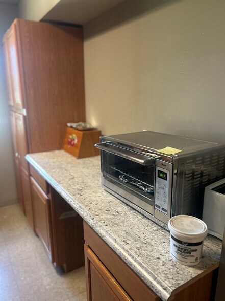 More Photos Of 272 James Burr Blvd, Kearneysville Industrial For Lease