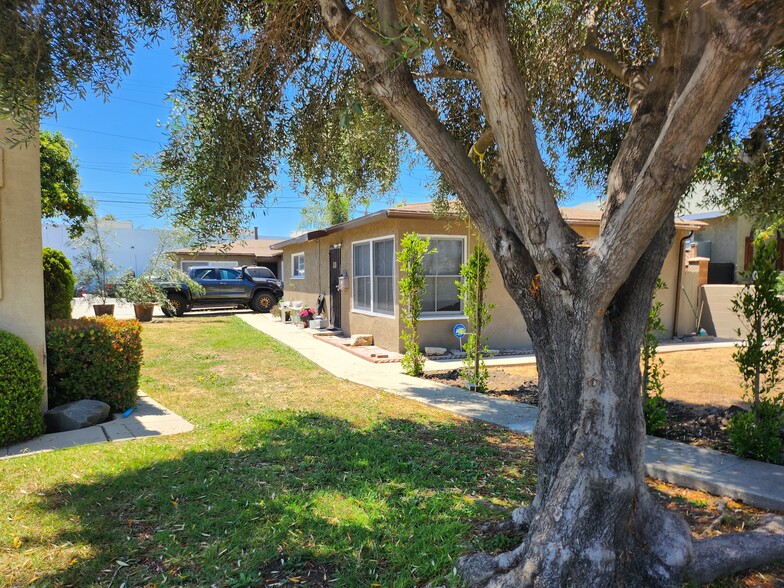 Primary Photo Of 4178 W 170th St, Lawndale Apartments For Sale