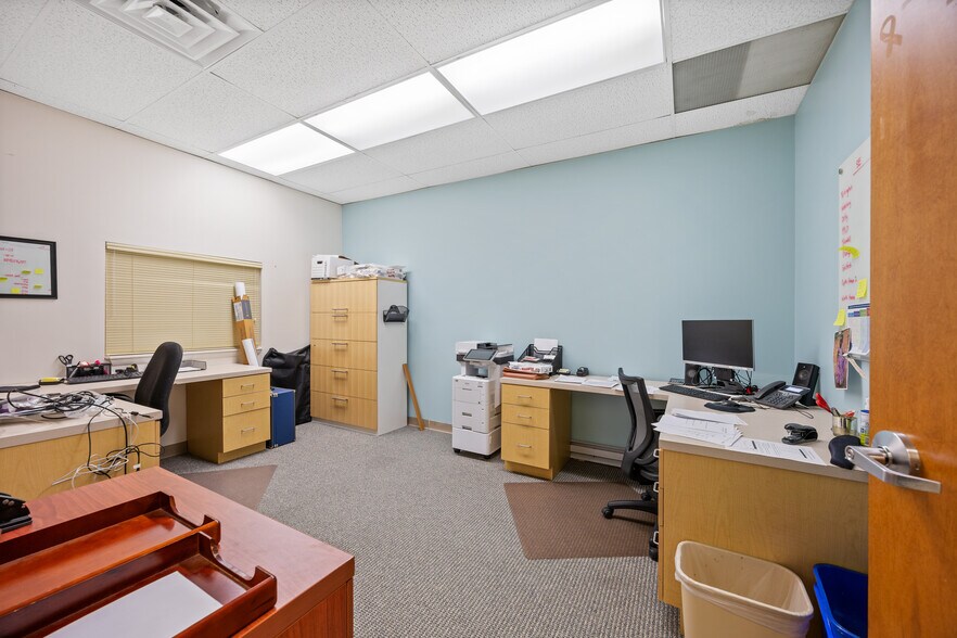 More Photos Of 19 Lunar Dr, Woodbridge Medical For Lease