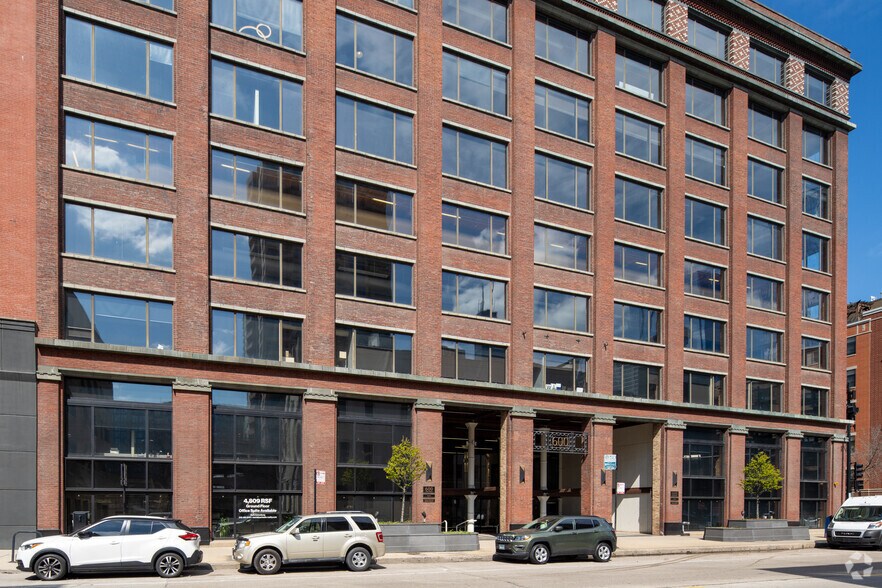 More Photos Of 600 W Fulton St, Chicago Office Residential For Sale