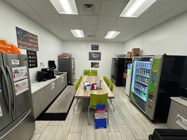 More Photos Of 6720 33rd St E, Sarasota Warehouse For Sale