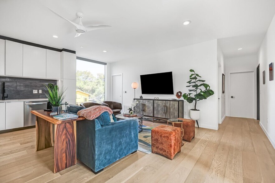 More Photos Of 2208 Lake Austin Blvd, Austin Office Residential For Sale