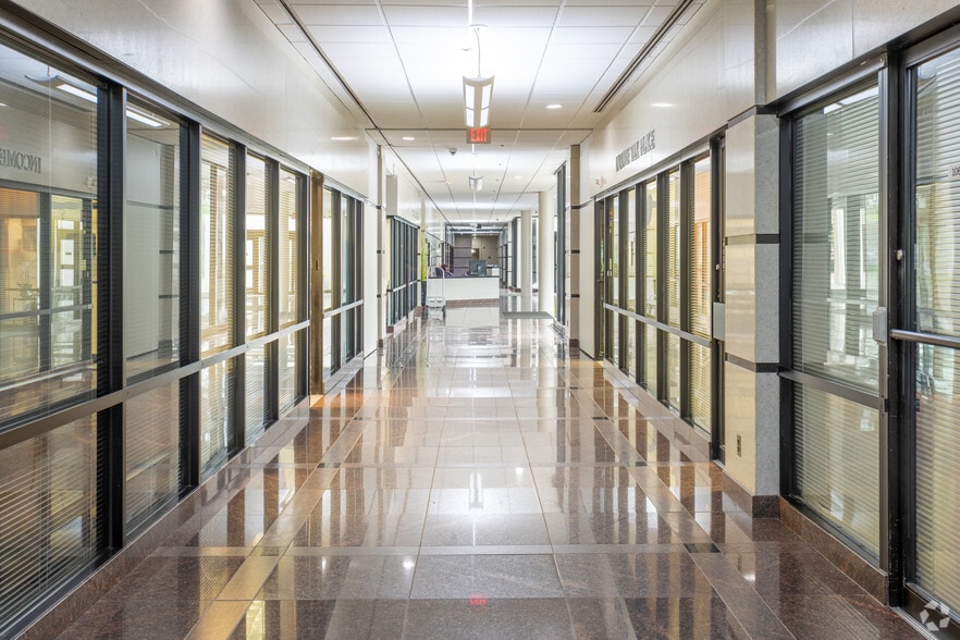 More Photos Of 1-3 Parklane Blvd, Dearborn Unknown For Lease