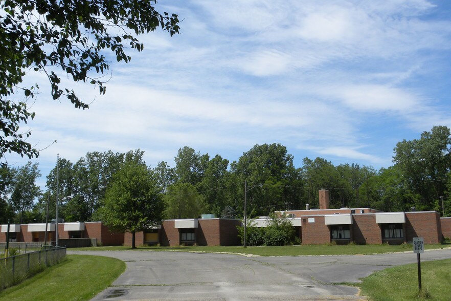 More Photos Of 39000 Superior St, Romulus Schools For Sale
