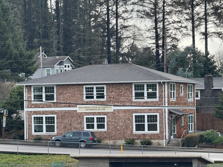 More Photos Of 2210 NE 22nd St, Lincoln City Office For Lease