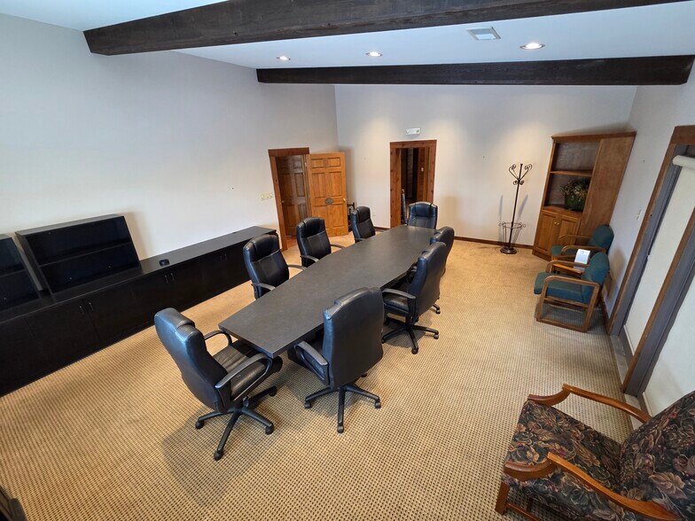 More Photos Of 352 Three Springs Rd, Bowling Green Office For Sale