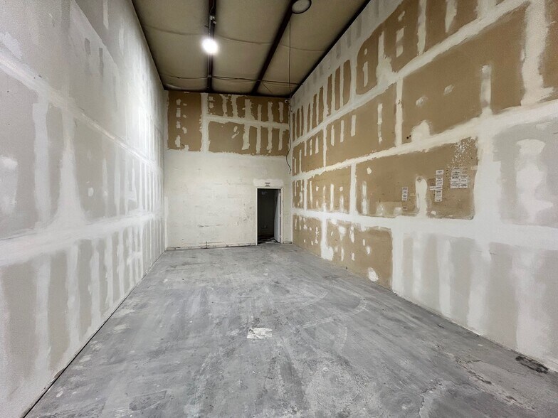 More Photos Of 4748 Sherwood Ln, Houston Warehouse For Lease