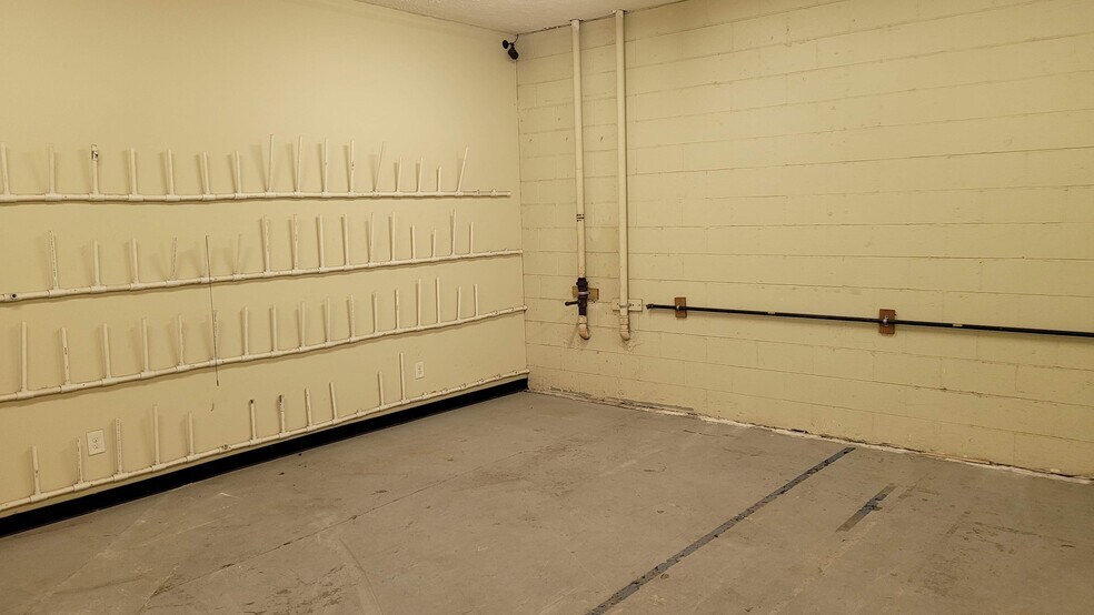 More Photos Of 826 Shannon Dr, Fayetteville Industrial For Sale