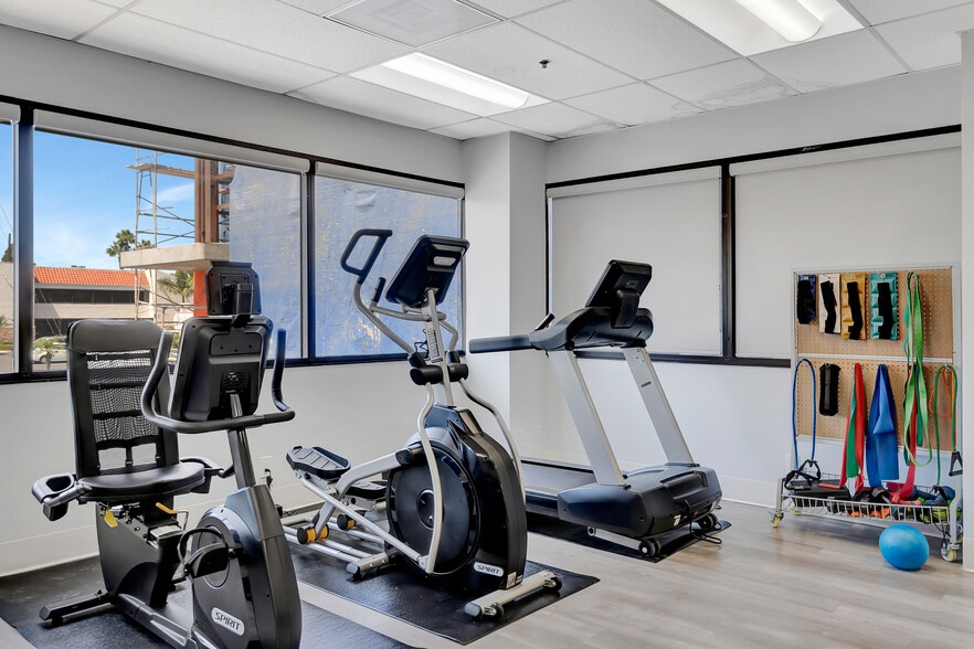 More Photos Of 18800 Delaware St, Huntington Beach Medical For Lease