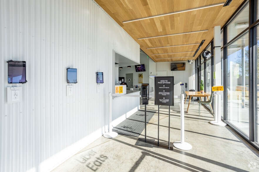 More Photos Of 5610 N Interstate 35, Austin Restaurant For Lease