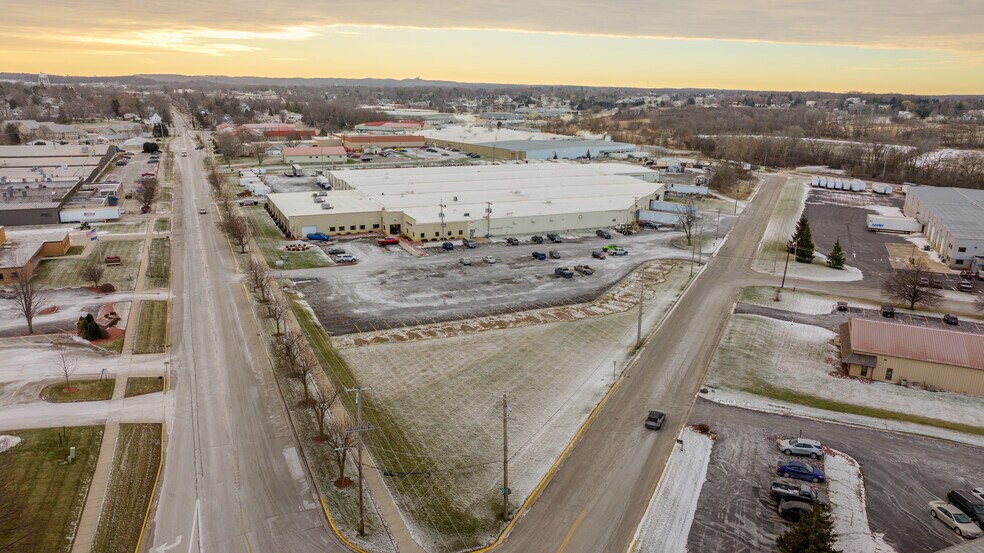 More Photos Of 857 W State St, Hartford Warehouse For Lease