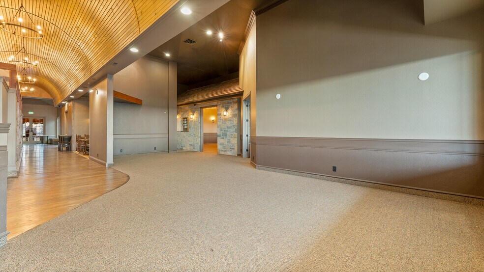 More Photos Of 4466 Horseshoe Bend Pky, Village Of Four Seasons General Retail For Sale