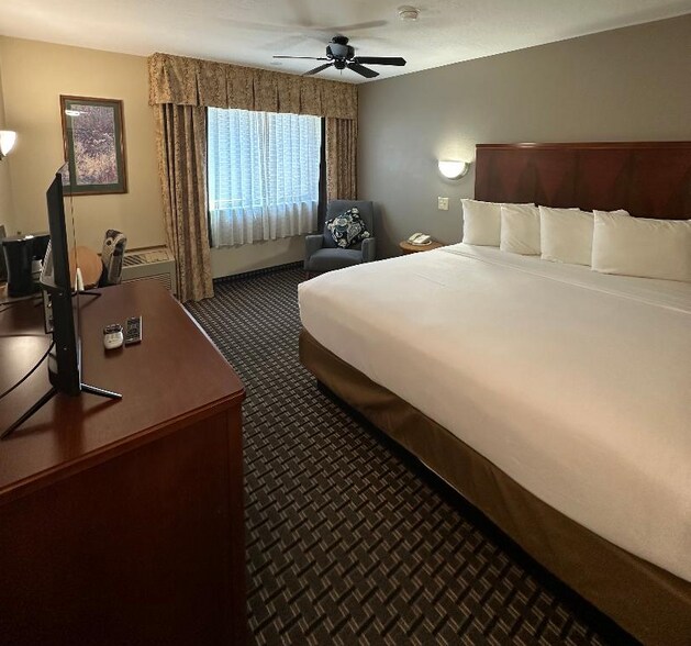 More Photos Of 1011 Rio Grande Ave, Gunnison Hotel For Sale