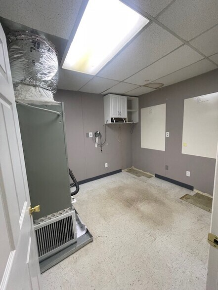 More Photos Of 1421 N Limestone St, Gaffney Office For Sale